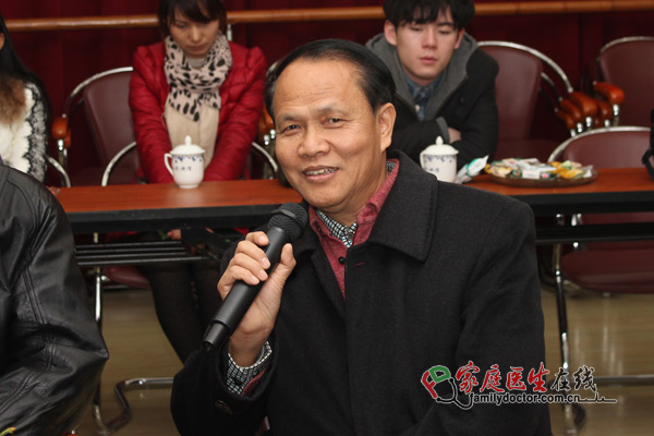广东省民营牙科协会会长欧尧教授在谈论其艺术人生