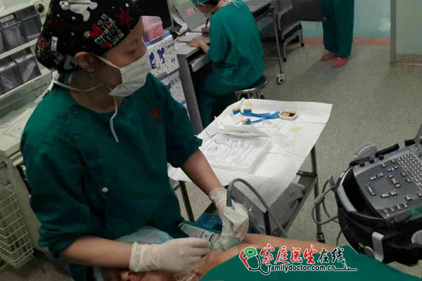 中山大学附属第一医院麻醉科冯霞教授为患者做手术