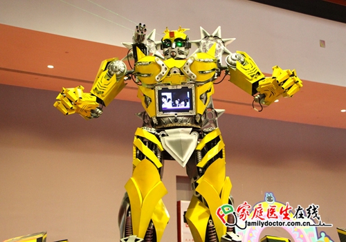 【图片】2016年广州性文化节现场惊现“大黄蜂”