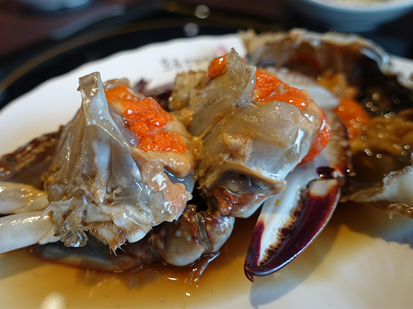 榴莲炖鸡和螃蟹同食会引起腹泻