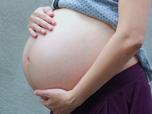 高龄孕妇剖腹产生三胎危险较大