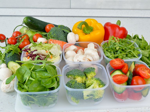 富含水分和膳食纤维的蔬菜可以帮助排便