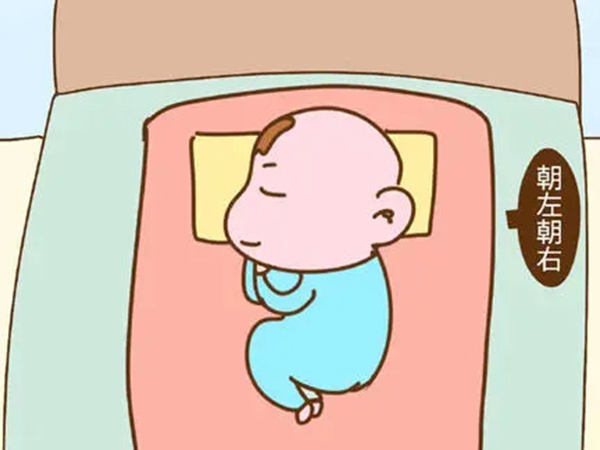 宝宝不能长期一个姿势睡觉
