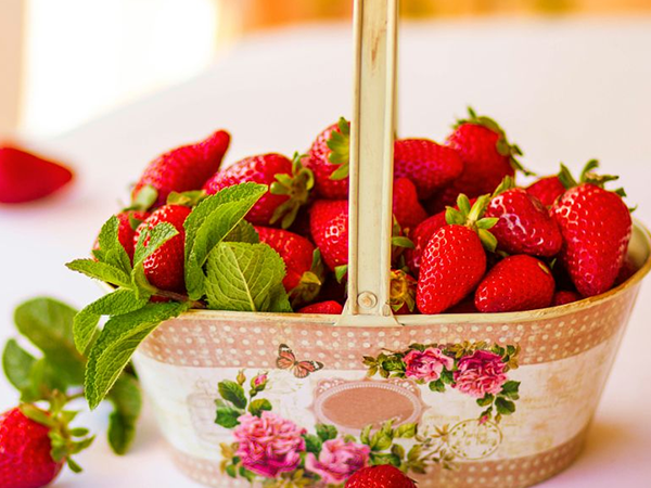 在精神上草莓象征着姻缘和运气