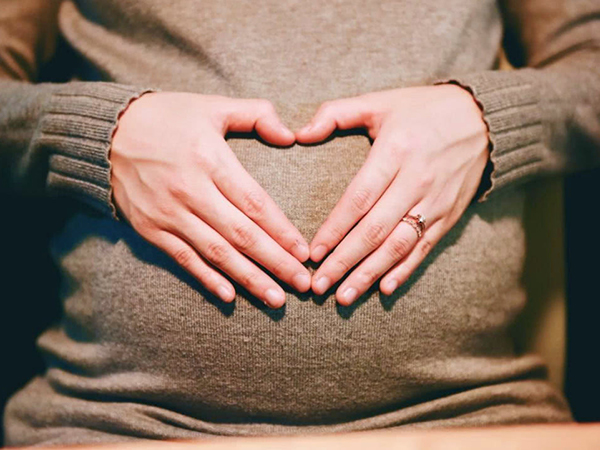 孕晚期头位的胎动位置在腹部以上