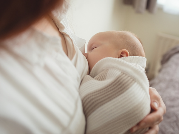 奶睡可以增强宝宝安全感