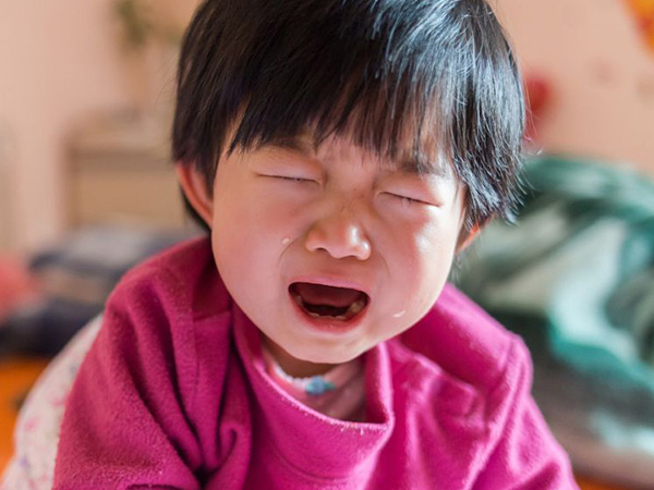 宝宝哭闹是断奶过程中常见情况