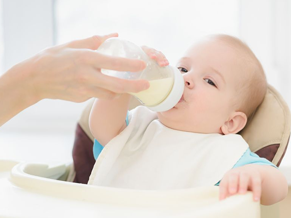 宝宝犯奶瘾通常伴有情绪低落