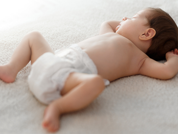 宝宝睡不好觉不利于生长发育