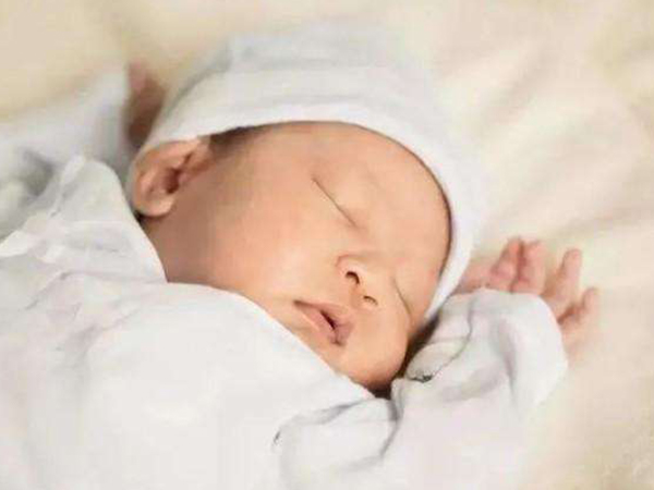 新生宝宝可以用贝亲和hegen的产品