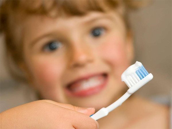 宝宝刷牙的可以保护牙齿