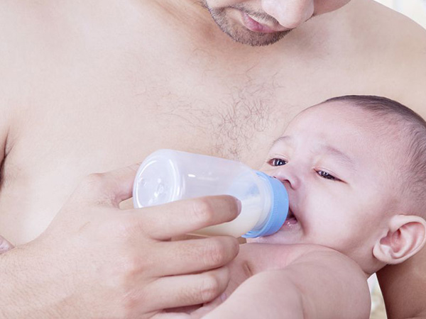 改善喂奶缓解可减缓宝宝哭闹