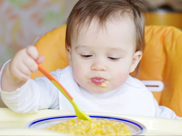 宝宝第一口辅食一天可以吃2勺