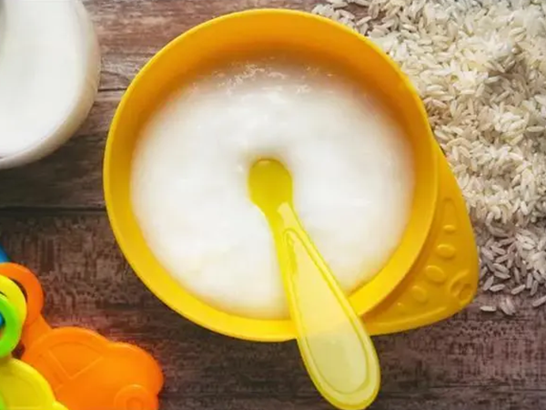 奶粉和米粉在营养成分上不同