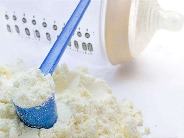 奶粉对宝宝的生长发育起着关键作用