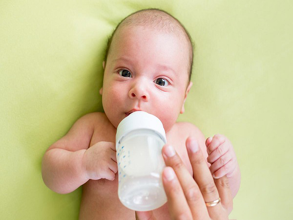 奶瓶是宝宝成长过程中的必需品