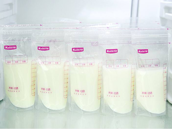 一次性储奶袋用于保存新鲜母乳