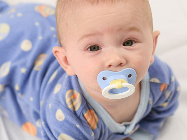 宝宝使用安抚奶嘴的时间不能过长