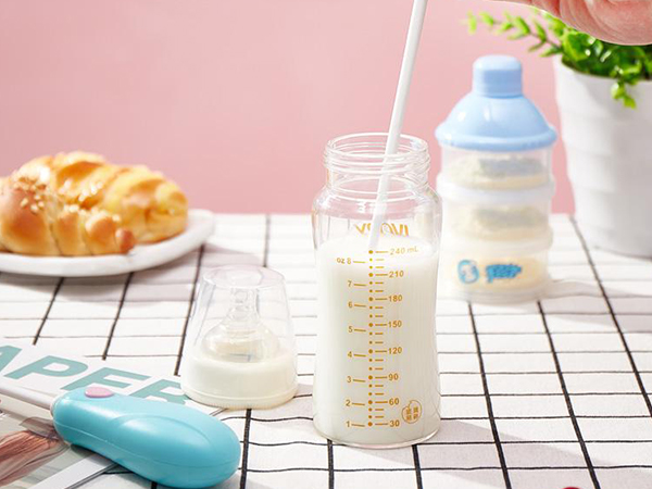 不同阶段宝宝奶粉喂养间隔时间不一
