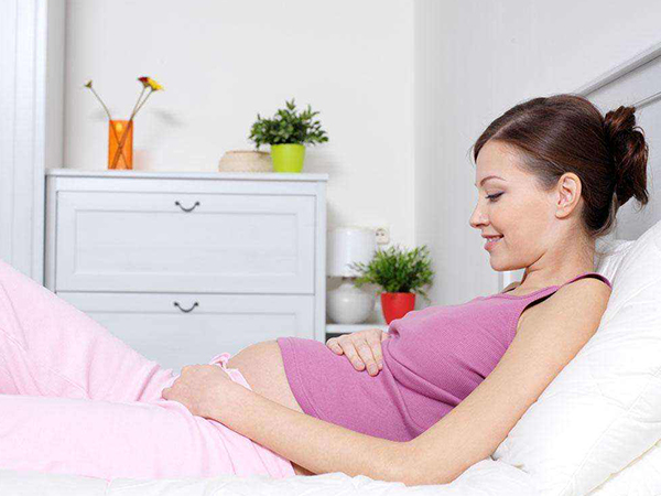 女性怀孕期间少去人多的地方
