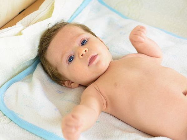 宝宝隔尿垫能很好的隔绝尿液
