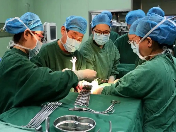 五胞胎剖宫产手术
