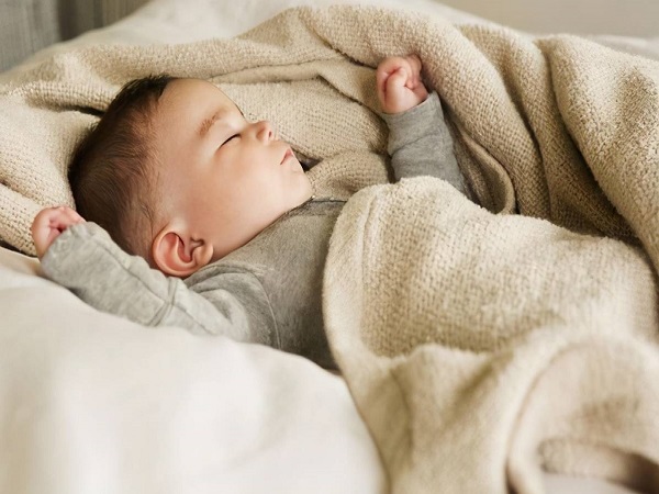 新生儿大多数时间处于睡眠状态