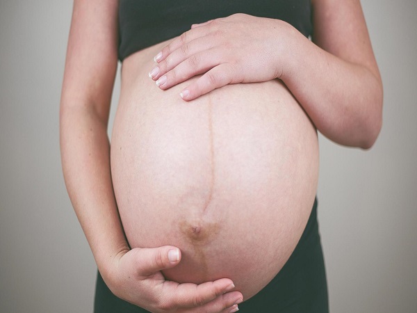 孕初期女性肚子上黑线可以判断男女