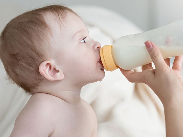 2岁宝宝通常需半年换别的品牌奶粉