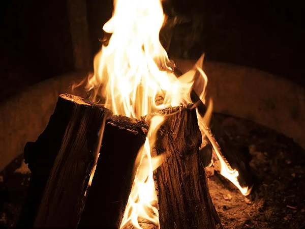 柴在燃烧过程中会释放一氧化碳