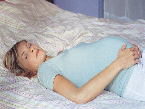 孕妇平躺后肚子的形状图片