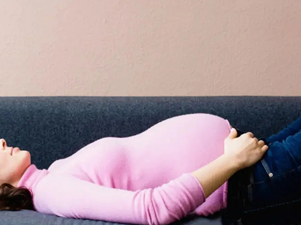 导致胎儿死胎的睡姿图片分享:除趴着睡这三种也要重视!