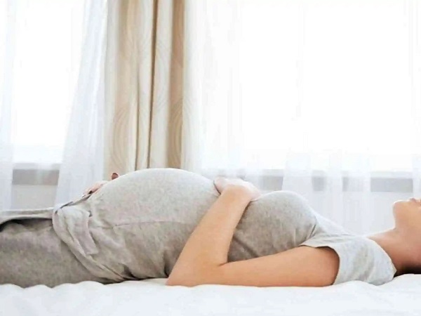 孕妇卧床保胎休息最佳姿势图,除平躺外这些对胎儿也有利