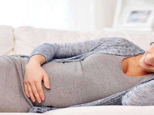 孕中期卧床休息姿势图
