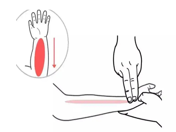 超實用的小兒發燒咳嗽推拿手法圖解找準按摩部位很關鍵