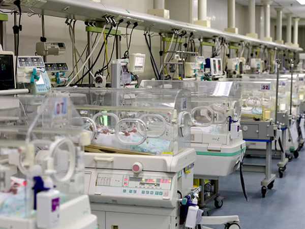 医院不会故意不让早产儿出院