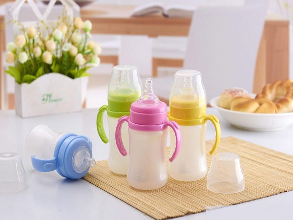 婴儿奶瓶老胀气的原因已找到，使用方法不对当然滋滋响-育儿密码