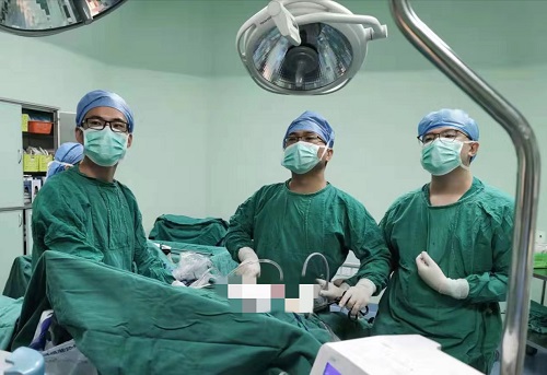 92岁老人腹痛两个月确诊为结肠癌 广州医生突破高龄禁区成功实施手术