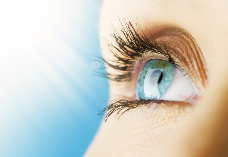 开眼角手术疤痕问题解析：成因、处理与日常护理